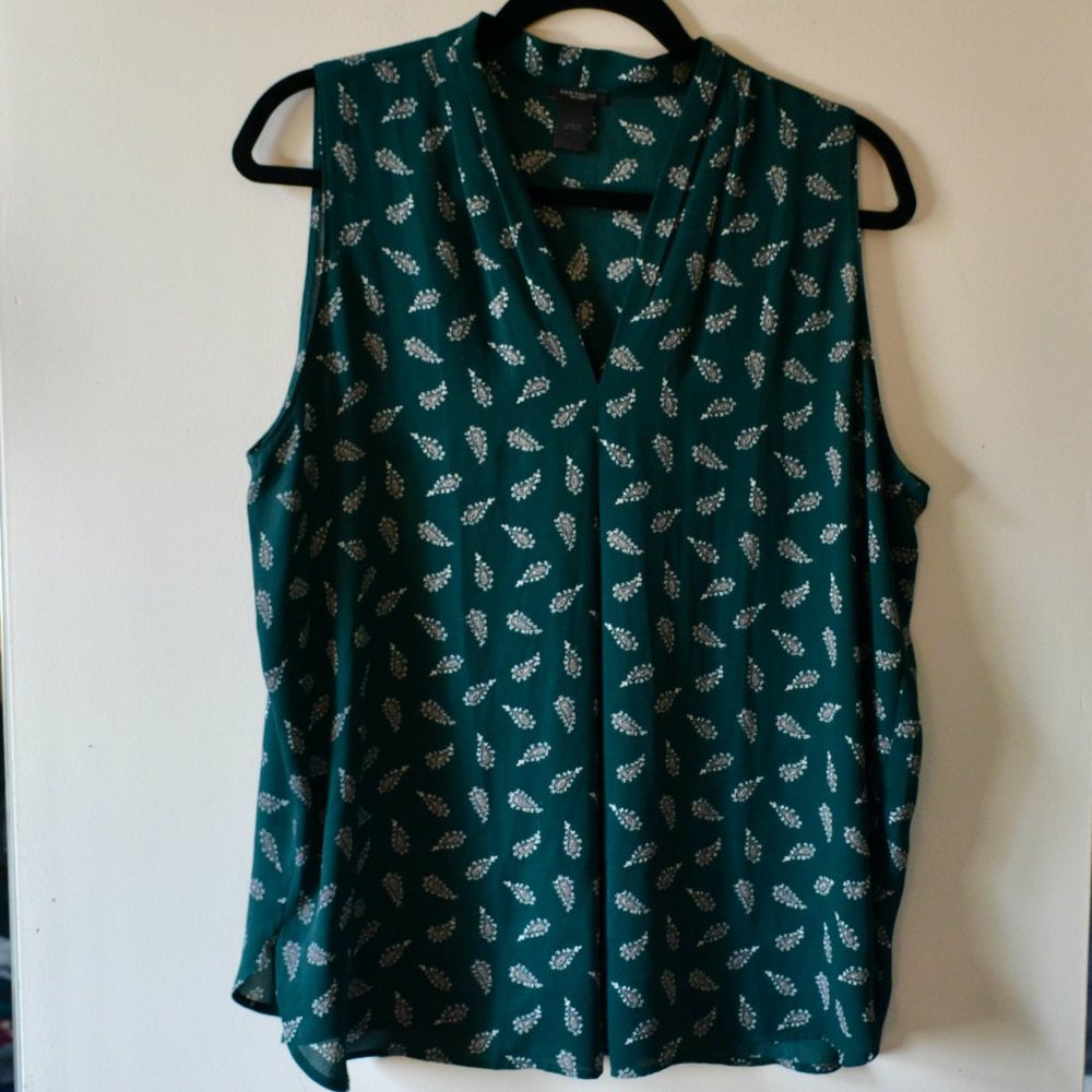 Ann Taylor Factory Green Paisley Sleeveless Blouse
